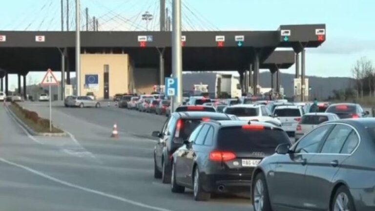 Rreth 2 orë pritjet për të dalë nga Kosova
