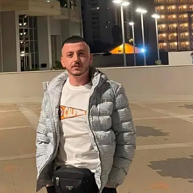 Motra kërkon ndihmë për vëllain e humbur në Spanjë: Duam të dimë vetëm që je mirë!