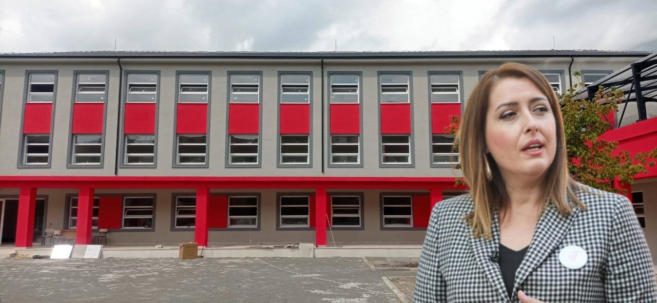 950 mijë € për rikonstruksionin, por shkolla në Gramsh kërkon që prindërit të blejnë grilat dhe perdet