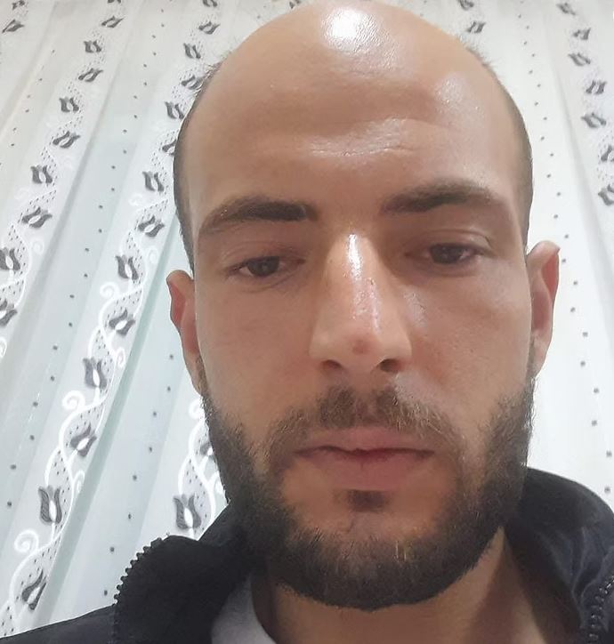 Rënie fatale nga banesa në Skenderaj, ky është 26-vjeçari që humbi jetën