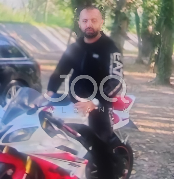 Ky është Edisoni, autori i dyshuar për plagosjen me armë zjarri të një 30-vjeçareje në Shkodër