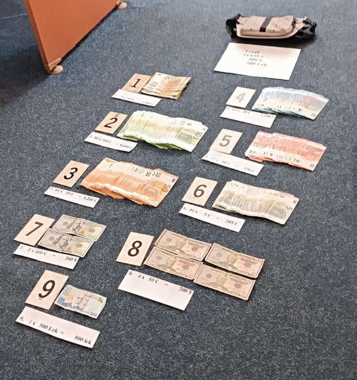 Gjeti çantën me 15 mijë euro, qytetari nga Gjakova e dorëzon në polici