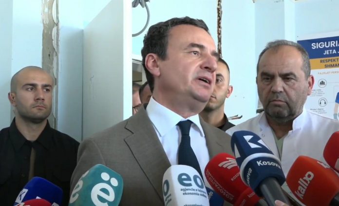 Kurti-gazetares: Ju thuani pronarit tuaj t’ia kthejë Telekomit të Kosovës 62,2 milionë euro