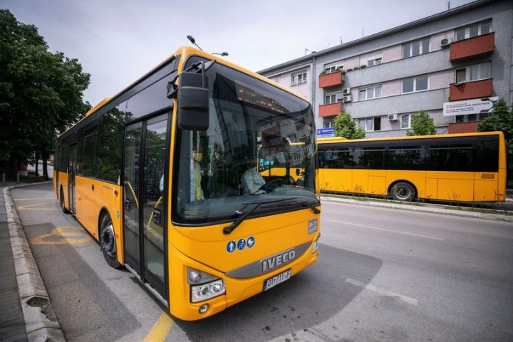 Komuna e Prishtinës mbështet protestën e nesërme: Të gjithë autobusët në Prishtinë janë falas
