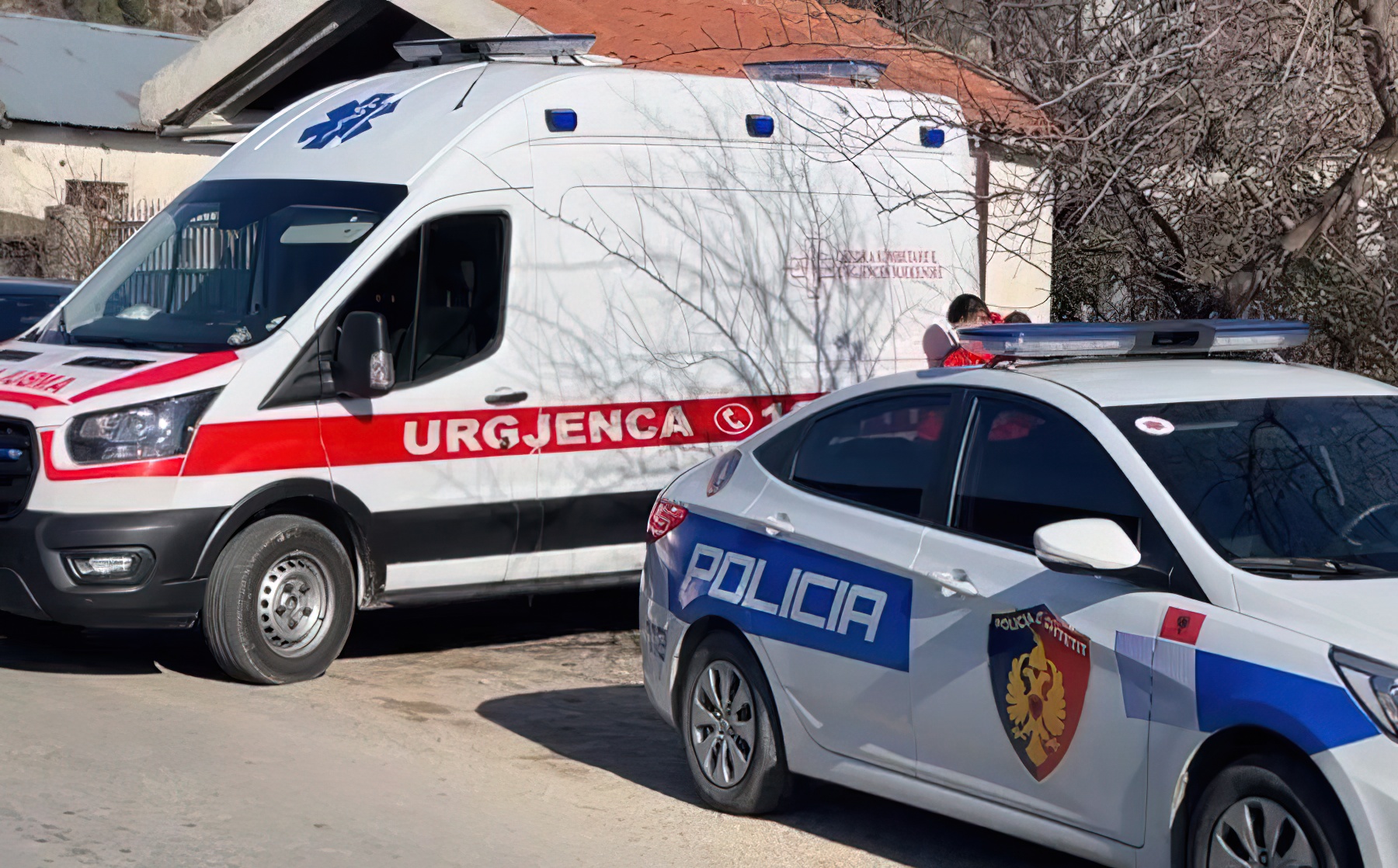 Aksident tragjik në aksin Rrogozhinë–Kavajë, makina përplas për vdekje këmbësorin