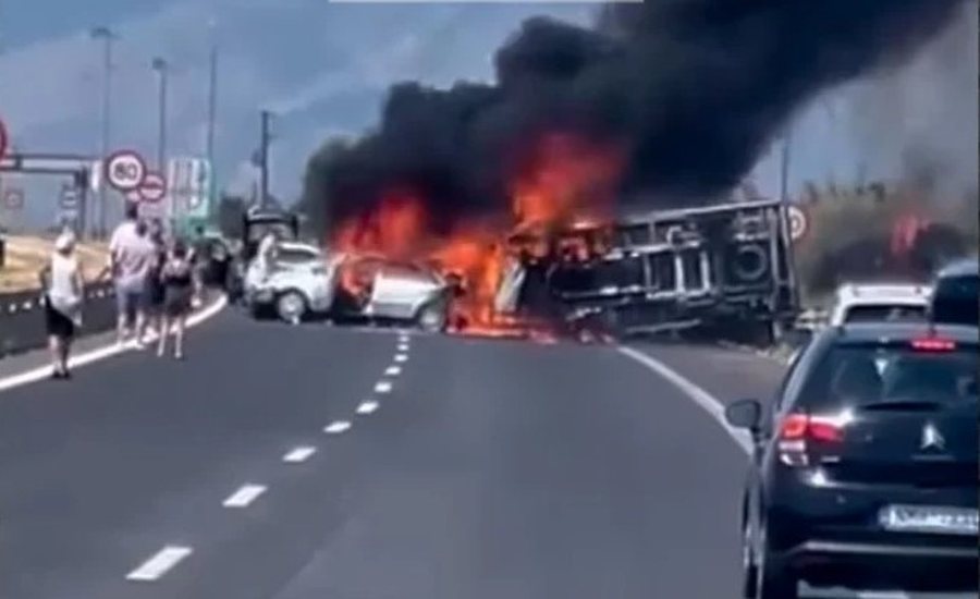 I përplasi kamioni, tre shqiptarë humbin jetën nga aksidenti në Greqi