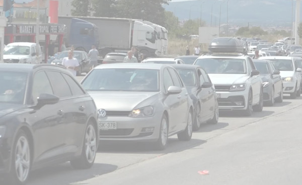 Gjysmë ore pritje në pikat kufitare për dalje nga Kosova, përditësohen të dhënat e fundit