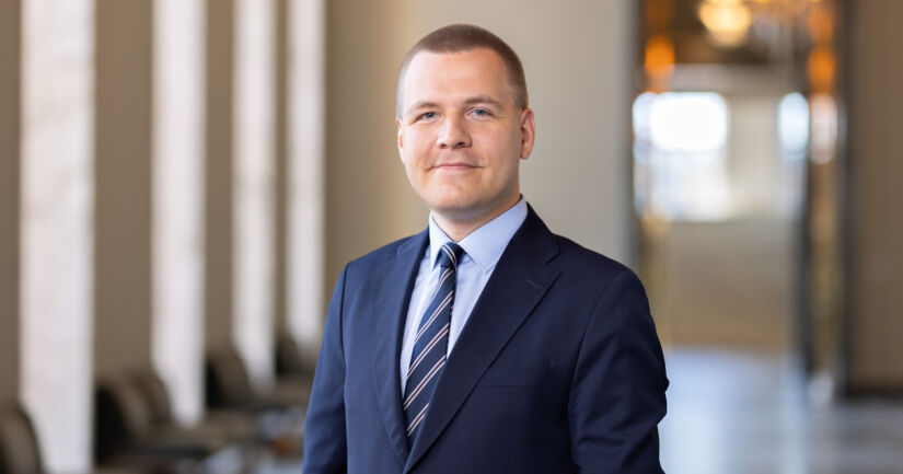 Deputeti finlandez vret veten brenda parlamentit
