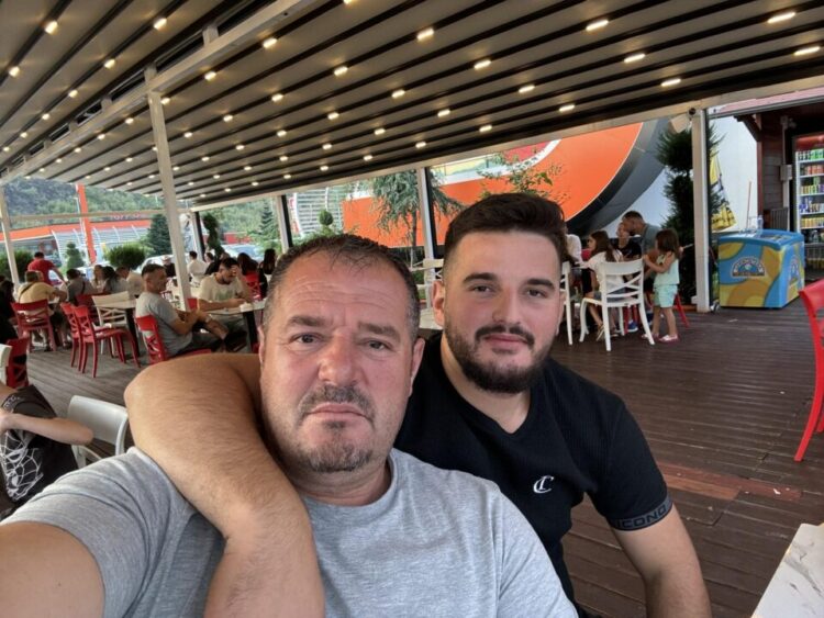 Fjalët prekëse të babait për të birin që vdiq