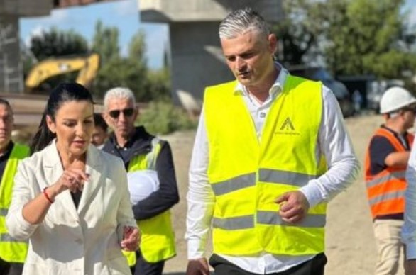 Genti ia rras në gjyle parave të popullit: 22 MILIARD LEKË për Çim dhe Mir Elmazajn + italianin