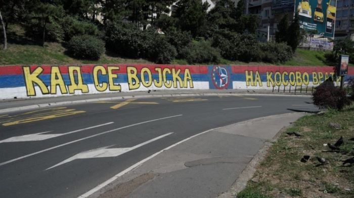 Grafiti provokues serb “Kur ushtria të kthehet në Kosovë” shfaqet në Kollashin të Malit të Zi