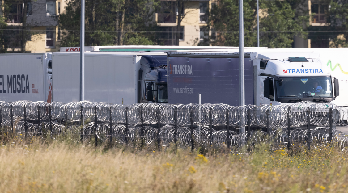 Ishin nisur për në Britani, 13 emigrantë gjenden të ngrirë në një kamion frigoriferik