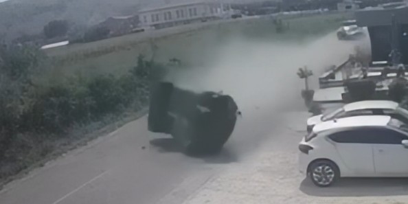 Aksident i fortë në Bushat të Shkodrës, makina ‘fluturon’ në ajër nga përplasja
