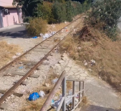 Plehrat “pushtojnë” Shkëmbin e Kavajës