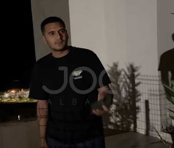 Skandal në Palasë: Posta e Policisë e mbyllur natën, “polici” del për të ndihmuar me rroba plazhi e shapka