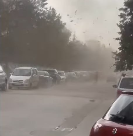 Stuhia e fuqishme goditi Shqipërinë, sinoptikania paralajmëron qytetarët për orët në vijim