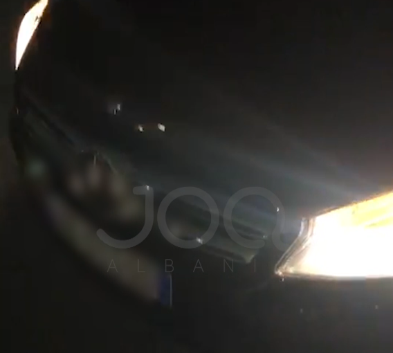 I sapokthyer nga Italia, të riut i çahen 4 gomat e makinës në rrugët skandaloze të Kamzës