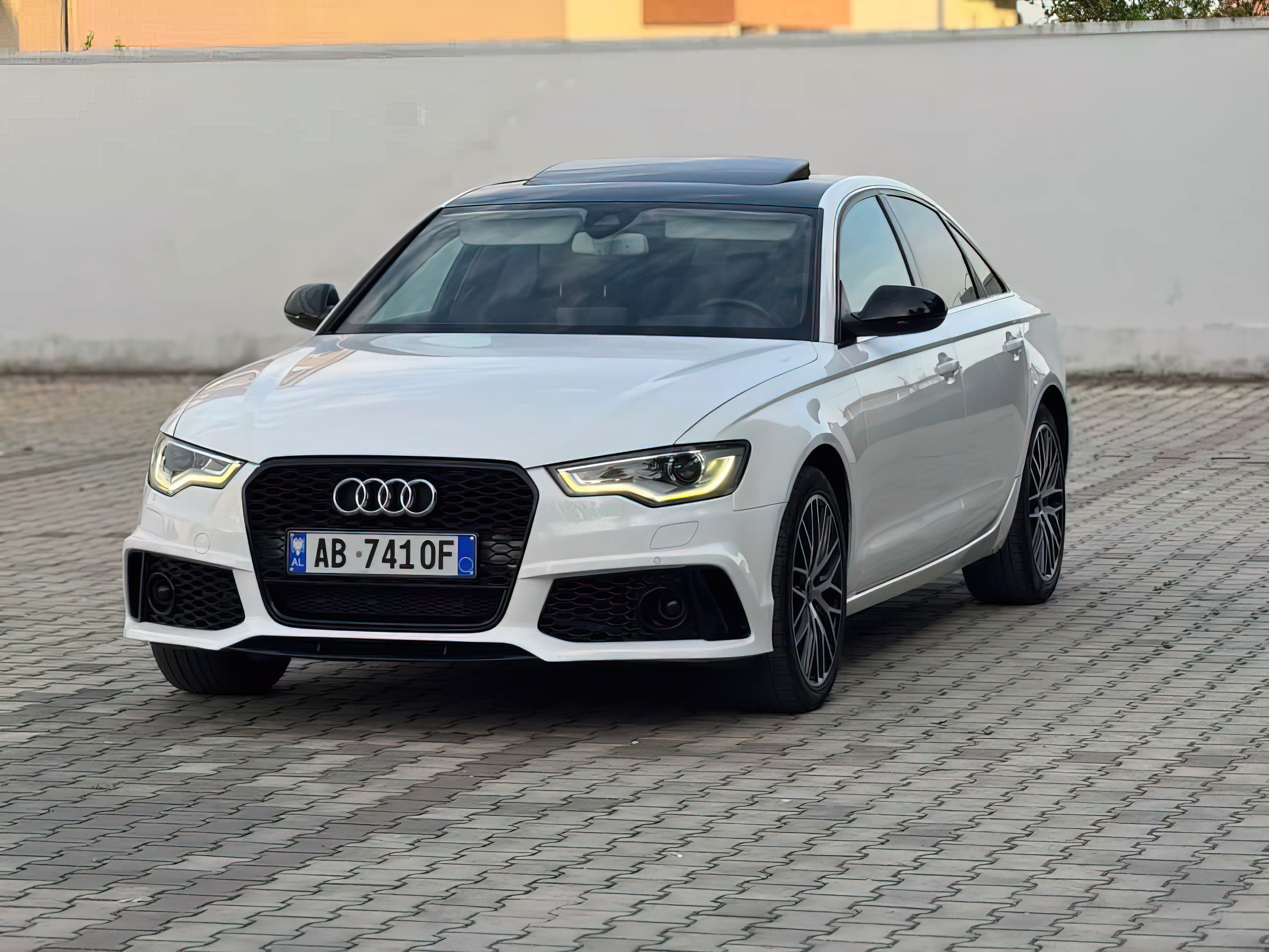 ‘Francezi mori makinën tonë me qira dhe se ktheu më, ne sa e blemë!’