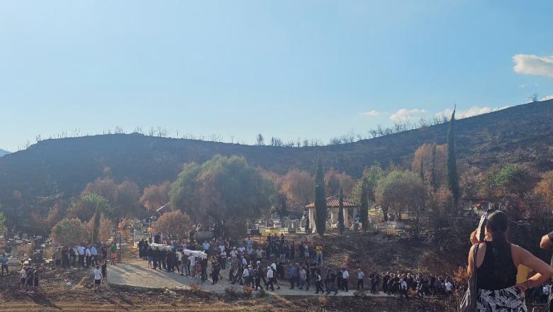 Mes lotëve dhe dhimbjes  Elvisa dhe Rozina Dhimaku përcillen për në banesën e fundit