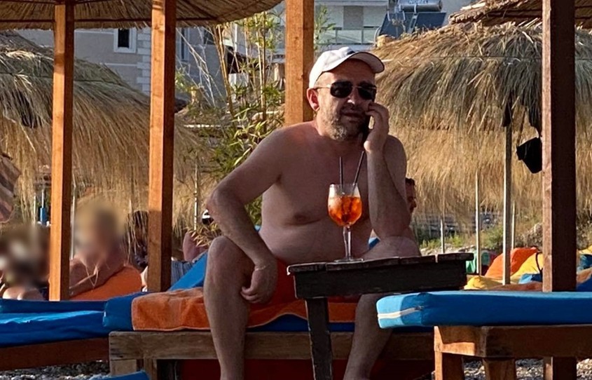 SI SOT/ Ish-i Postës Shqiptare, Laert Duraj, nga deti tek pullat 83 milionë lekëshe