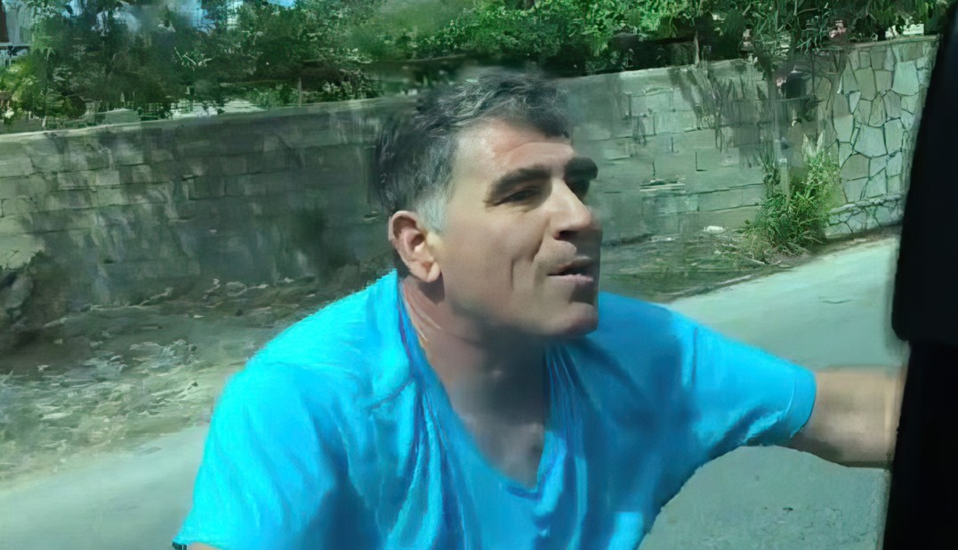 I xhindosur mbi kofano, mikpritja alla Mihali që tmerroi turistët