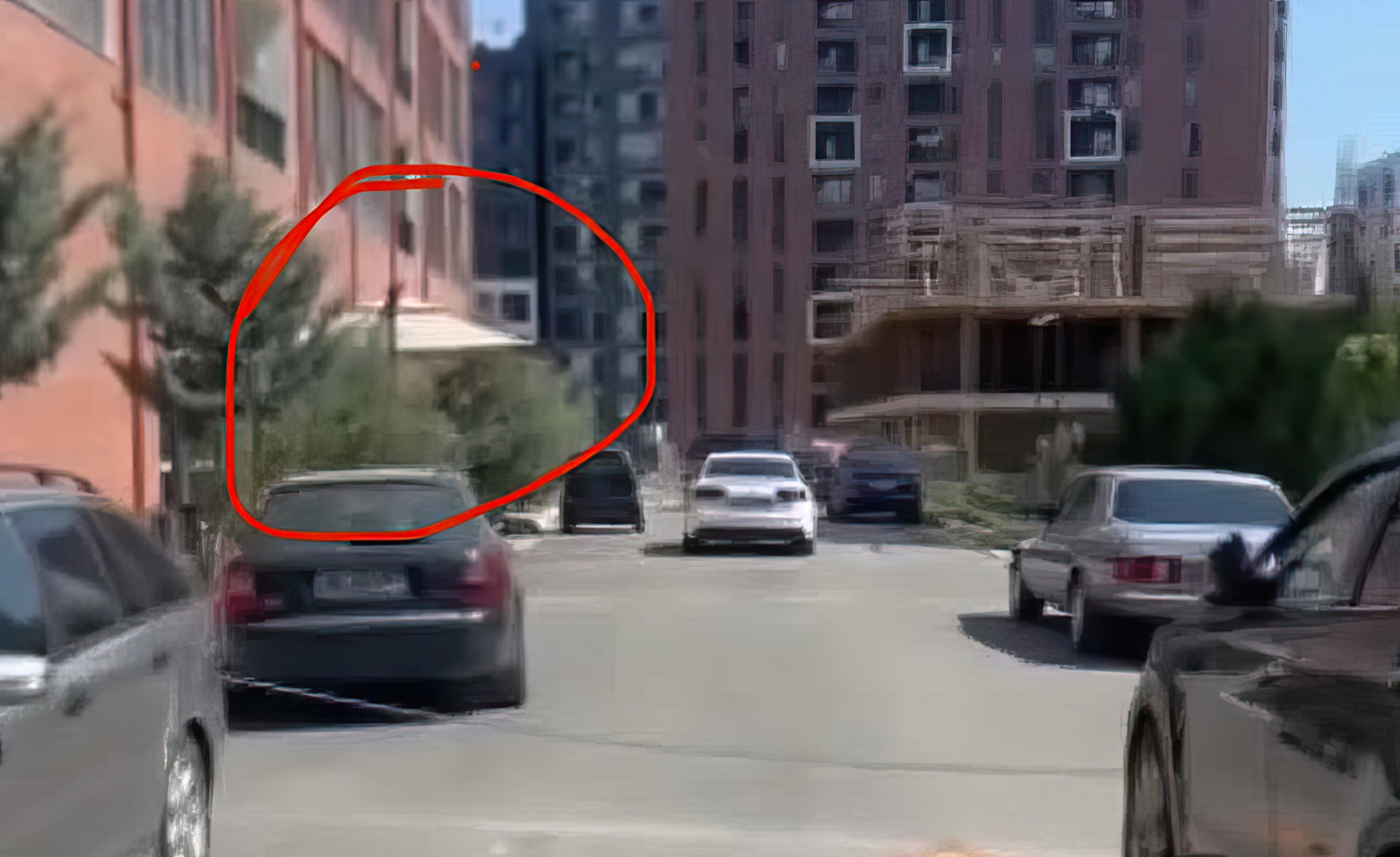 Banori i Tiranës: Gangsterët bllokojnë parkingun, policia nuk përgjigjet