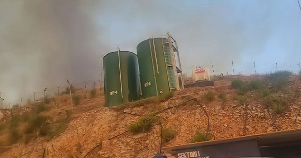 Rrezikohet katastrofa, zjarri i afrohet puseve të naftës në Delvinë