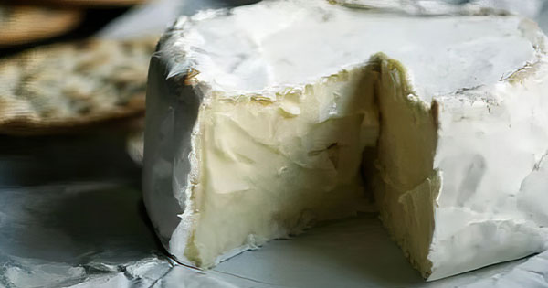 Dy viktima nga djathi francez me listeri, produkti është shpërndarë edhe në Shqipëri