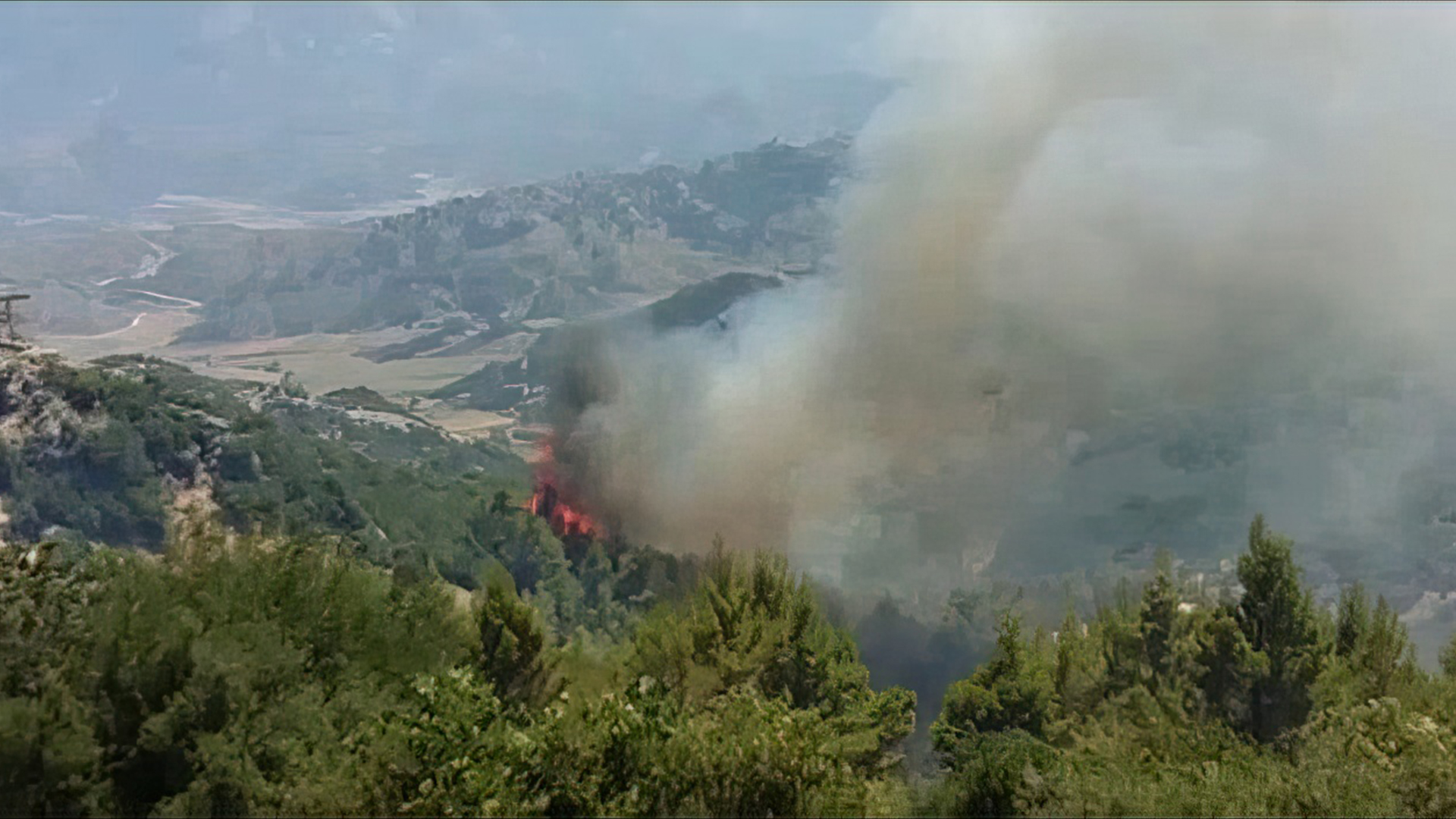 Eskalon situata në Tërbaç të Vlorës, zjarri shumë pranë banesave