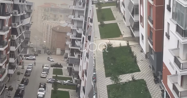 Rrezik për jetën në Korçë, kapaku i depozitës bie me forcë në mes të rrugës