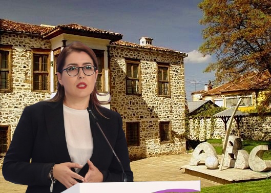 Qytetit të shkollës së parë shqipe i mbyllen 22 shkolla për 5 vite
