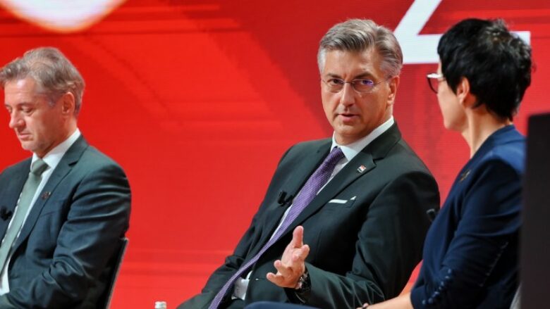 Plenkoviq: Serbia është në prag të luftës civile