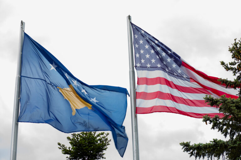 Ambasada e SHBA-së: Gjithmonë miq të popullit të Kosovës, në qeveri kemi nevojë për një partner që i shmang veprimet destabilizuese