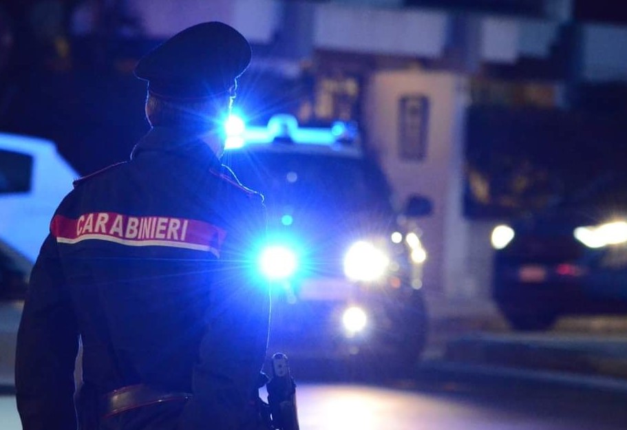 shqiptari-shkel-arrestin-shtepiak-del-jashte-dhe-rreh-22-vjecarin-italian