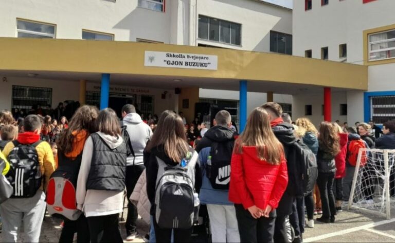 Sot fillon viti i ri shkollor