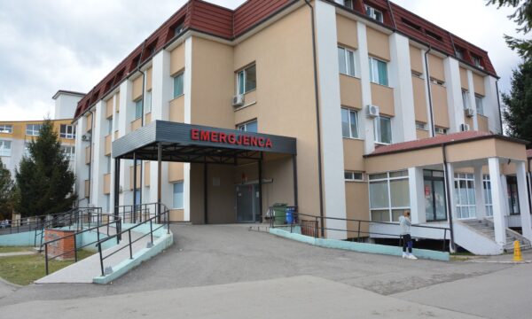 Vdes një person në spitalin e Gjakovës