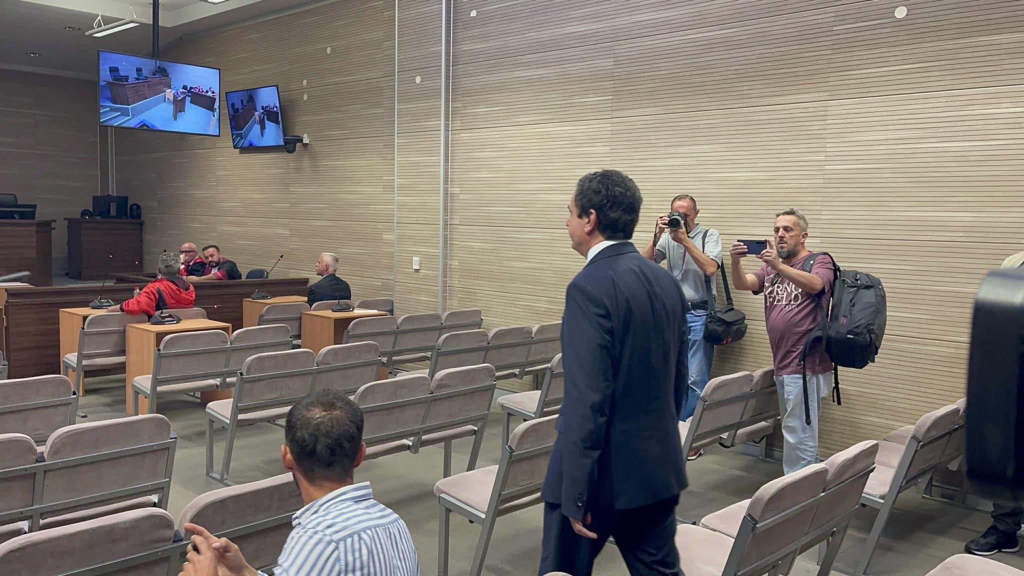 Krejt çka ndodhi në seancën gjyqësore ndaj Faton Klinakut për kanosje ndaj Albin Kurtit