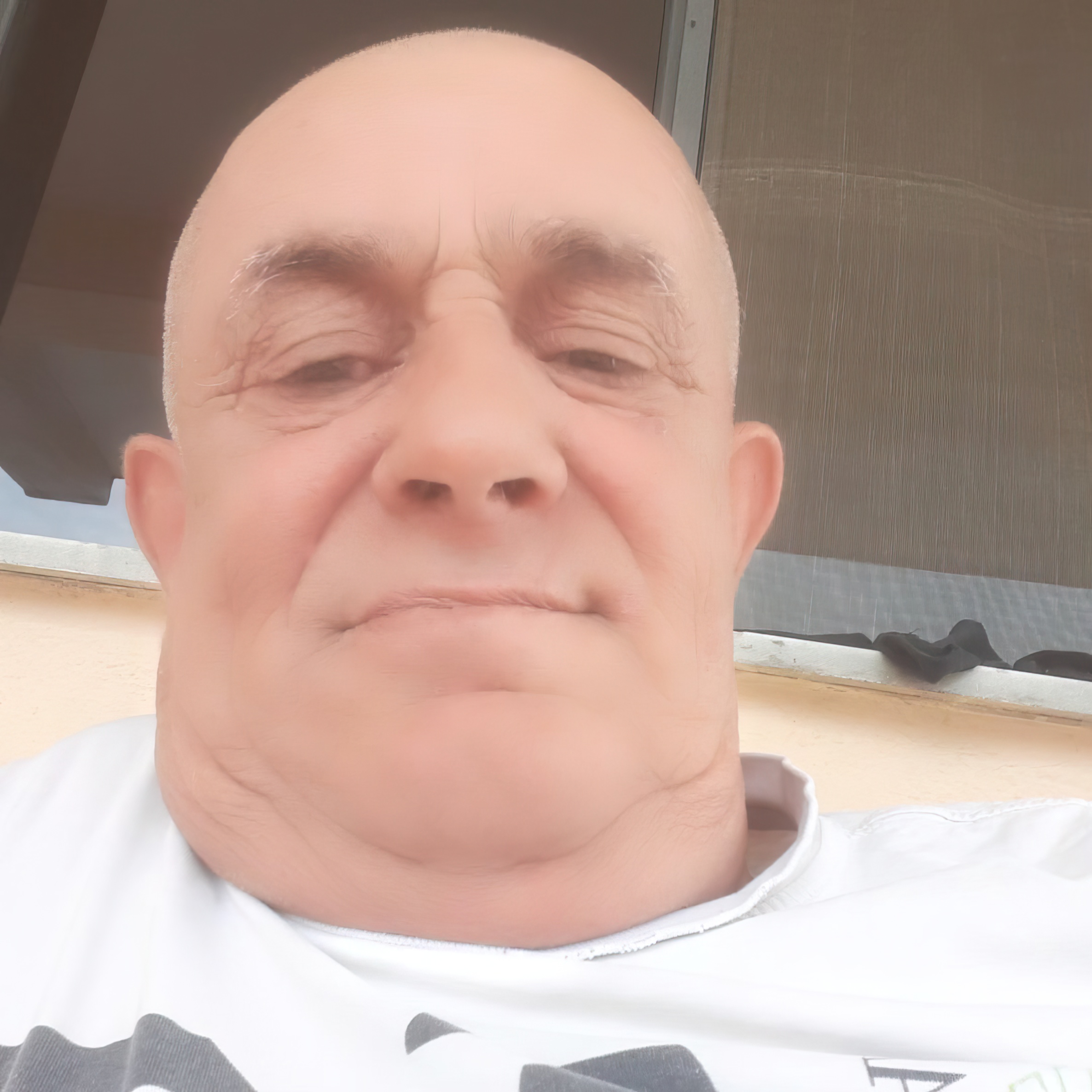 Duri maniak ngacmon vajzën në Instagram: Pjeshkë lëri p*rdhët, sa e ke pazarin