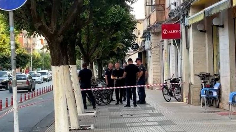 Plagosje me armë në Kombinat, autori i dehur qëllon burrin e motrës