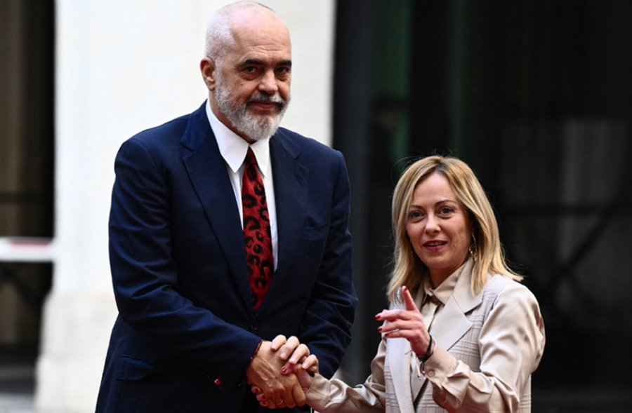 Meloni në telashe, Gjykata e Kasacionit vë në pikëpyetje qendrën e emigrantëve në Gjadër