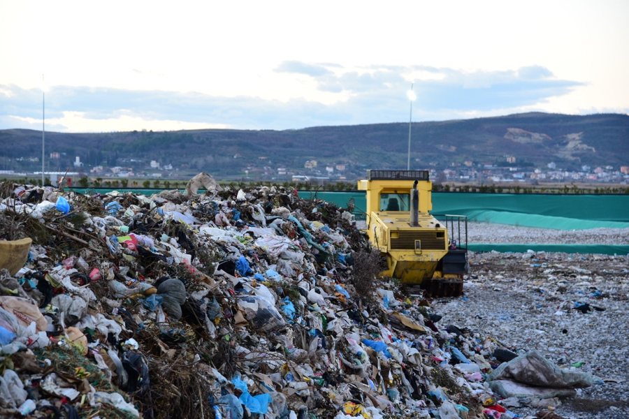 Shqipëria prodhoi 862 mijë tonë mbetje në 2024, 360 kg për frymë