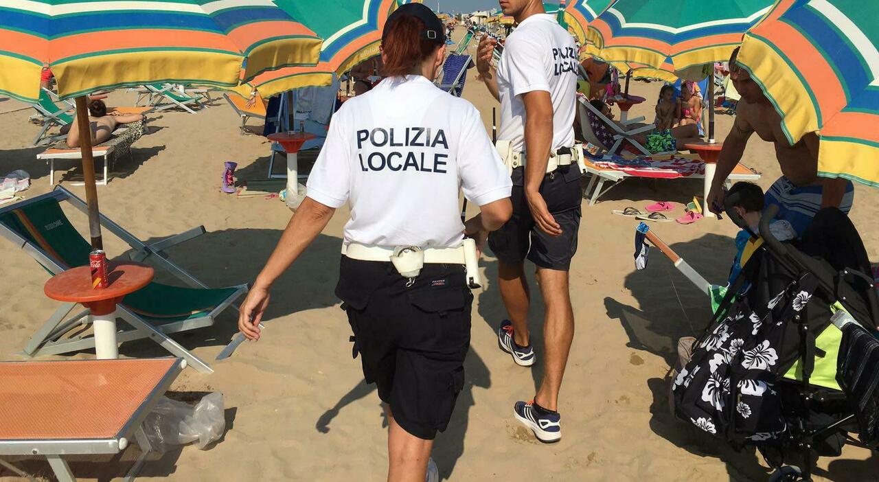 Fotografonte fëmijët në tualetet e plazhit, arrestohet pedofili shqiptar në Itali
