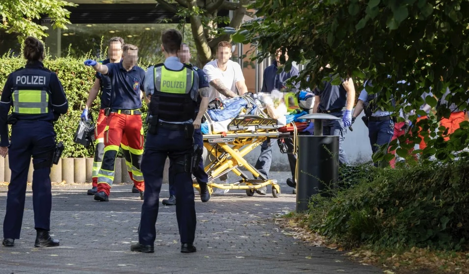 Sulm me thikë në një shkollë në Gjermani! 18-vjeçari nga Kosova plagos mësuesen dhe arratiset