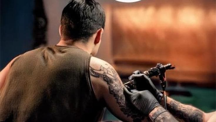 E tradhtoi tatuazhi me gruan gjysmë të zhveshur: Shqiptari arrestohet pas 19 vitesh në arrati