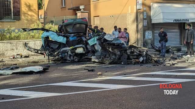 Dy të rinj shqiptarë vjedhin një “Audi” dhe aksidentohen, njëri vdes në vend