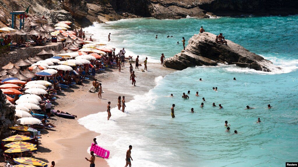 Shqipëria humbi mbi 120 mijë turistë nga Kosova këtë vit