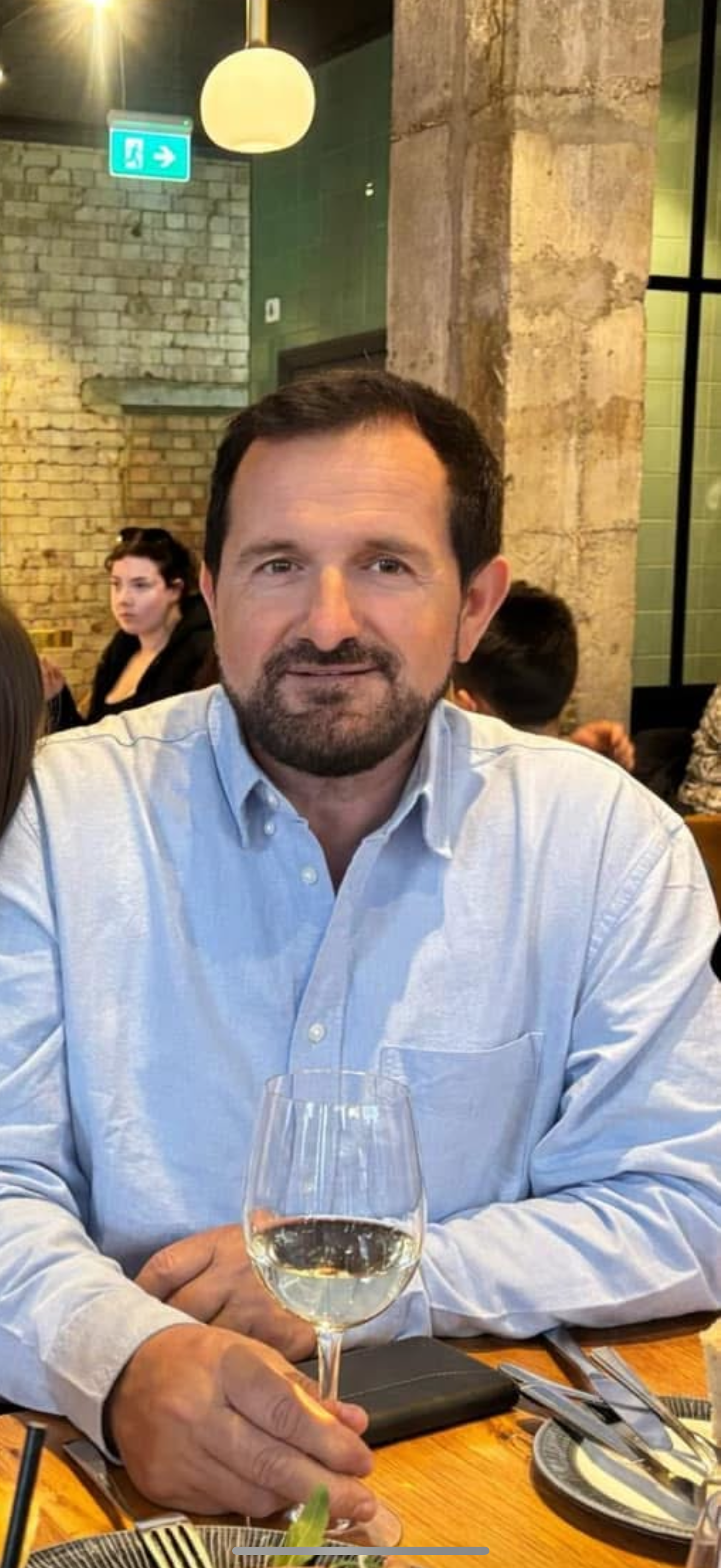 Drejtori i Kulturës dhe i shkollës Bajzë me libër shpie: O k*re femën! Na hëngsh atë që s’thuhet moj k*rvë