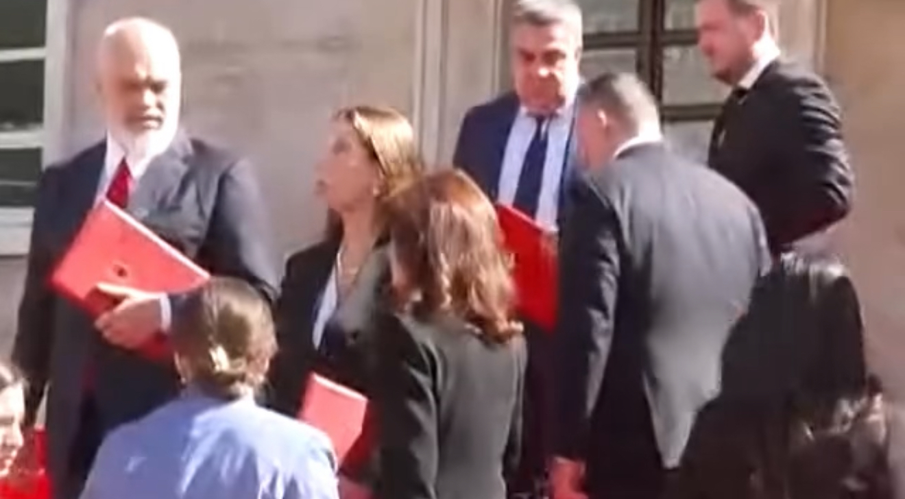 “Luftë” për krahun e majtë të Ramës në foton e qeverisë së re