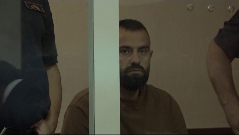 Valter Bami thyen “arrestin e shtëpisë”, kapet në “Audi” me shoferen E.S! “Mos më vono se jam në hasmëri”-i tha policit