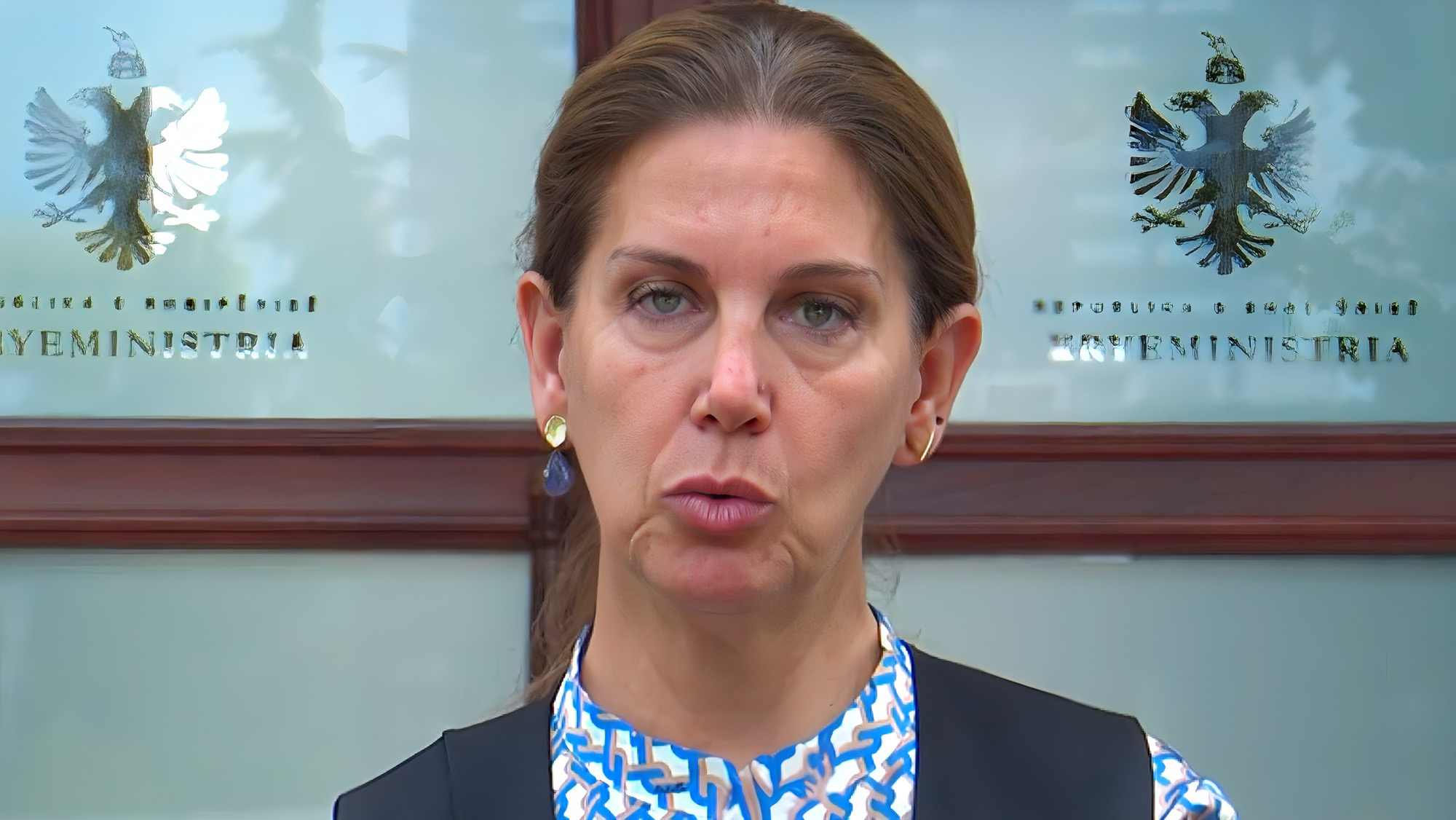Mirela Kumbaro: Mos qeshni! Gjirokastritët kanë nisur të mësojnë spanjisht